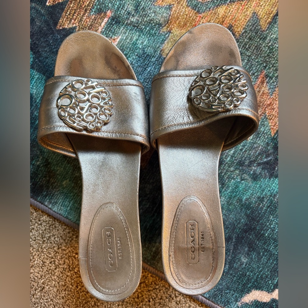 Coach Judith wedge sandals, metallic, cork heel; large signature pendant. - Picture 15 of 15